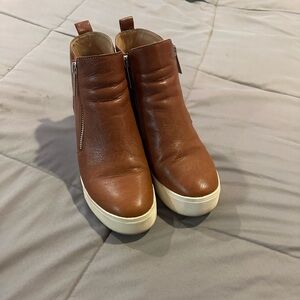 J/Slides NYC dual zip patent leather upper women’s shoes- size 7M